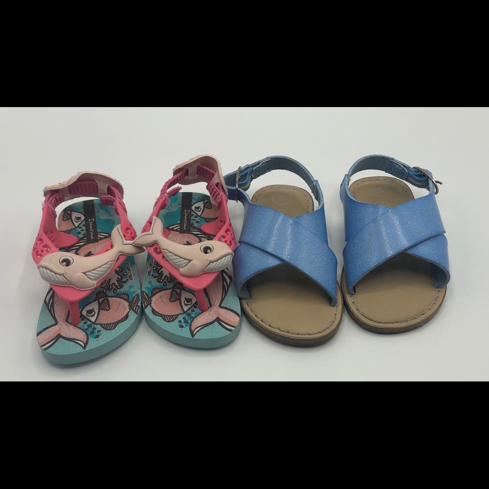 Bundle Toddler girl 5t sandal and flip flops